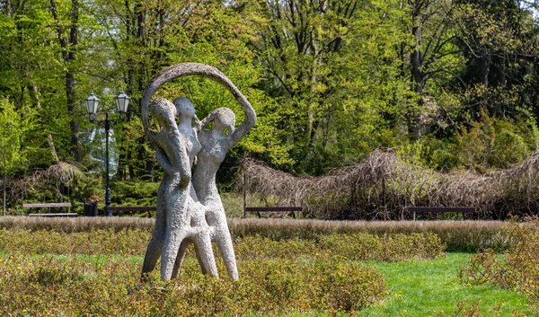 Uma Foto Escultura Kwietnik Parque Zrodliska Lodz — Fotografia de Stock