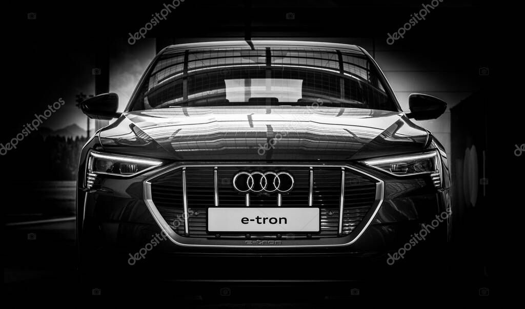 A black and white picture of the front of an Audi e-tron 55 quattro.