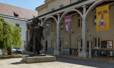 Kranj 'daki Preseren Anıtı' nın bir resmi..