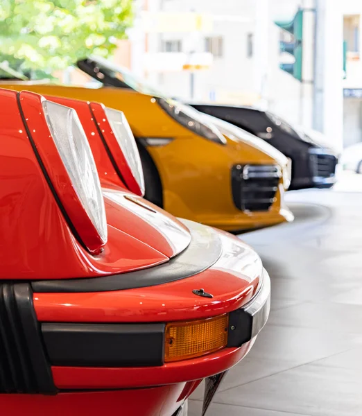 Foto Parte Delantera Tres Porsches Diferentes Con Porsche 911 Carrera — Foto de Stock