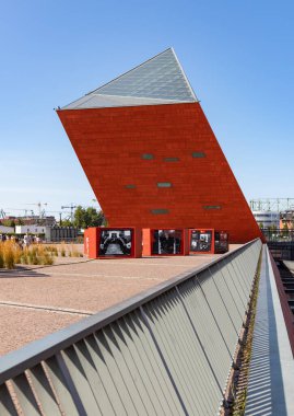 A picture of the modern building of the Museum of the Second World War, in Gdansk.
