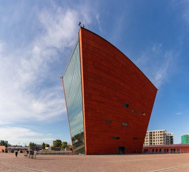 A picture of the modern building of the Museum of the Second World War, in Gdansk.