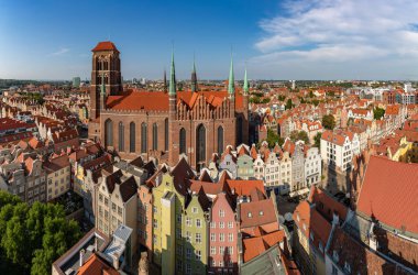 A picture of St. Mary's Church and the surrounding old town of Gdansk.
