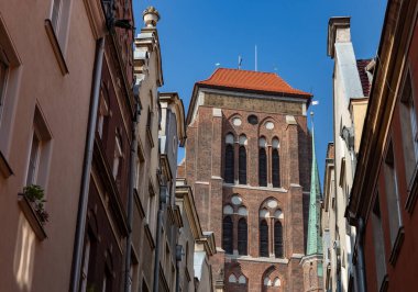 A picture of the St. Mary's Church tower as seen between nearby buildings.
