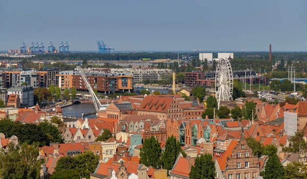 Picture Ambersky Olowianka Footbridge Gdansk Rooftops Old Town — Zdjęcie stockowe