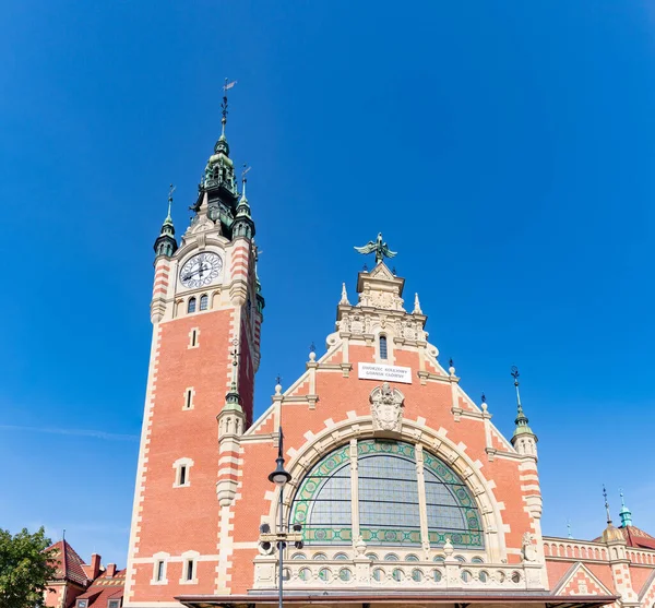 Zdjęcie Głównej Fasady Dworca Głównego Gdańsku — Zdjęcie stockowe