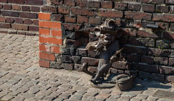 Een Foto Van Een Van Kleine Leeuwenbeelden Gdansk — Stockfoto
