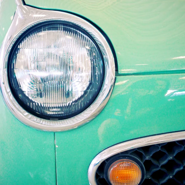 Nakhon Pathom, Tailândia - 28 de agosto: Carro Vintage Verde em Exhib — Fotografia de Stock