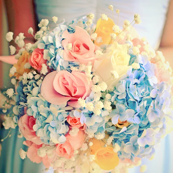 Sposa con bouquet — Foto Stock