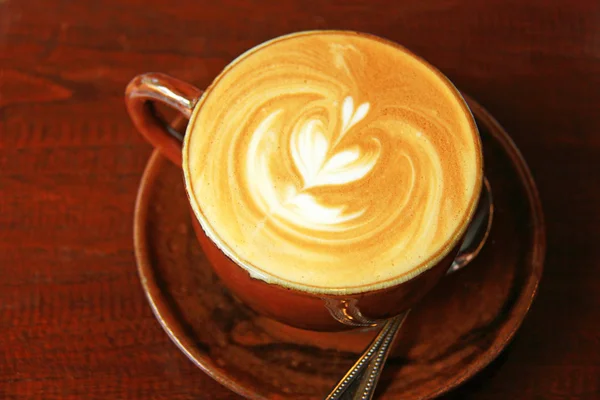 กาแฟที่มีรูปร่างเป็นหัวใจ — ภาพถ่ายสต็อก