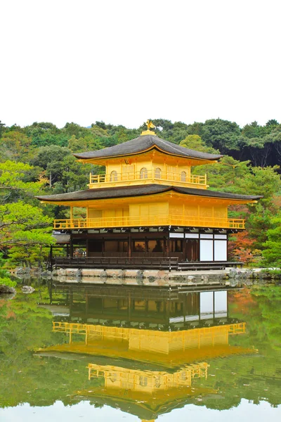 Kinkakuji храм — стокове фото