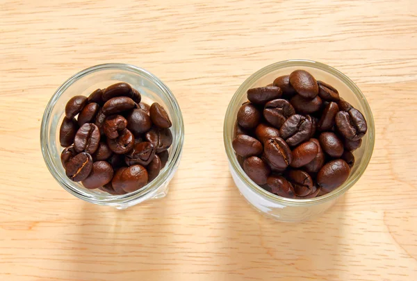 Koffie bonen in glazen — Stockfoto