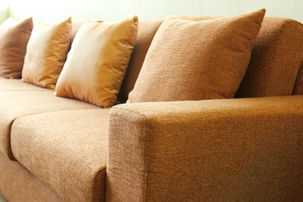 Sofa w salonie — Zdjęcie stockowe