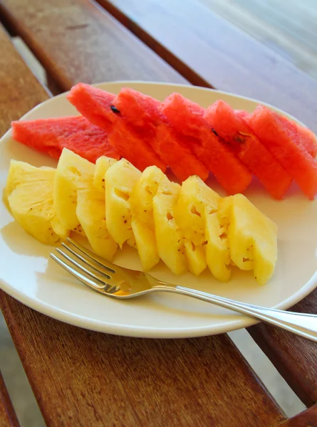 Vattenmelon och ananas — Stockfoto