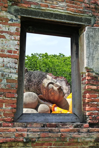 Boeddha in venster — Stockfoto