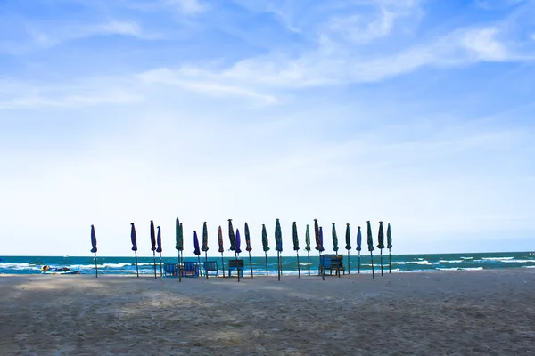 Umbrellas on beach — Stock Photo, Image