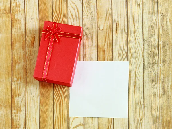 Present box with note paper — Stock Photo, Image