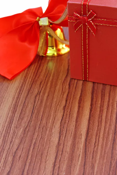 Подарочная коробка и лента — стоковое фото