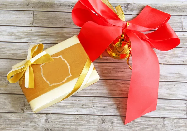 Gift box and ribbon — Stock Photo, Image