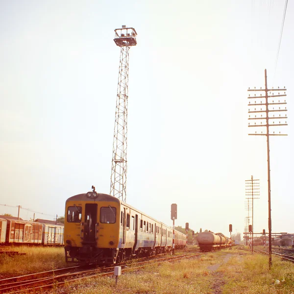 Alter Zug am Bahnhof — Stockfoto