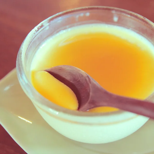 Pudding à la crème anglaise — Photo