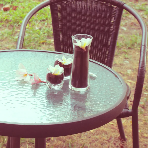 Outdoor table setting — Zdjęcie stockowe
