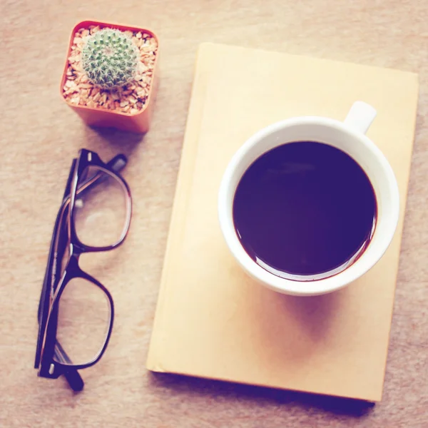Caffè nero su notebook — Foto Stock