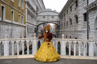 İtalya 'nın eşsiz Venedik şehrinde bir karnaval. Venedik maskeleri