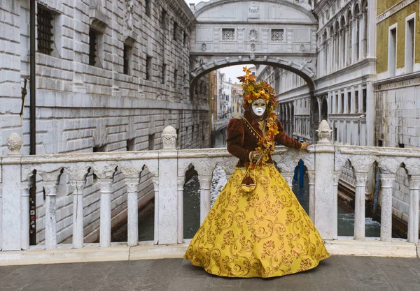Bunte Karnevalsmasken Bei Einem Traditionellen Festival Venedig Italien — Stockfoto