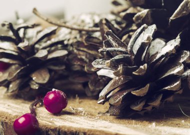 Mum ve incik boncuklu Noel arkaplanı. Kış kompozisyonu. Noel konsepti
