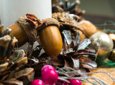 Mum ve incik boncuklu Noel arkaplanı. Kış kompozisyonu. Noel konsepti