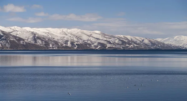 Horské Jezero Krajina Sněhu Sevan Panoramatická Fotografie — Stock fotografie