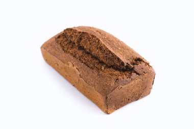 Fitness ekmeği. Beyaz arka planda izole edilmiş tam tahıllı ekmek.
