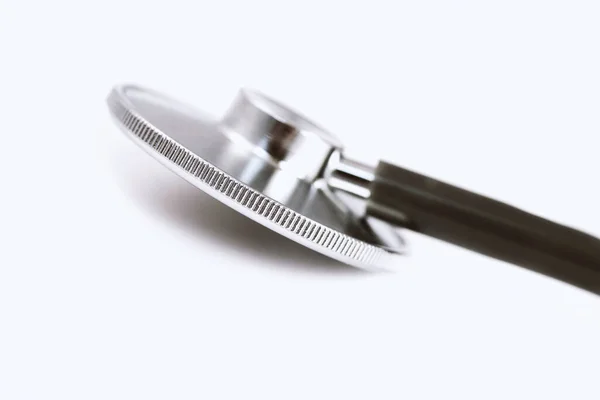 Schwarzes Medizinisches Stethoskop Auf Weißem Hintergrund — Stockfoto