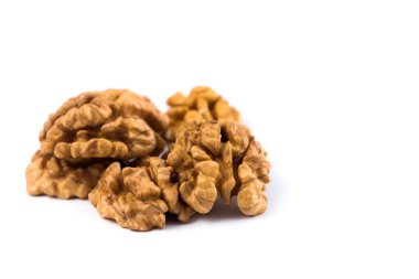 soyulmuş badem ceviz beyaz arka plan üzerinde izole