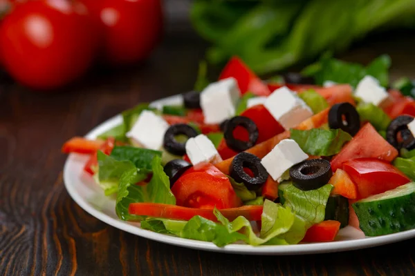 Tradiční Řecký Salát Fétou Olivami Zeleninou — Stock fotografie