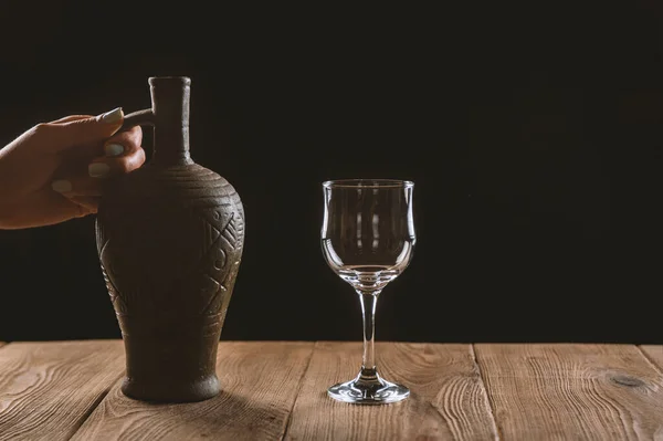 Cruche Avec Vin Verre Sur Une Table Bois — Photo