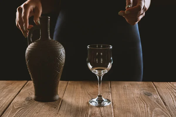 Cruche Avec Vin Verre Sur Une Table Bois — Photo