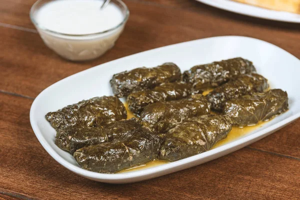 Dolma Tolma Sarma Gevulde Druivenbladeren Met Rijst Vlees Armeense Georgische — Stockfoto