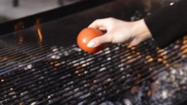 The process of cooking tomatoes and eggplant on the grill