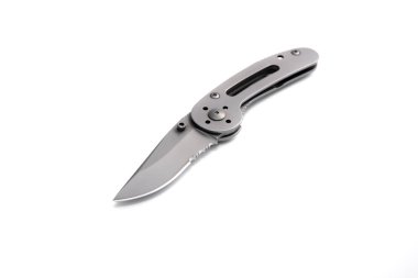 Beyaz arka planda katlanan çakı