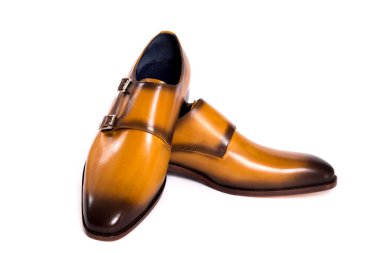 Kahverengi ayakkabılar beyaz arka planda izole edildi. Kopyalama alanı