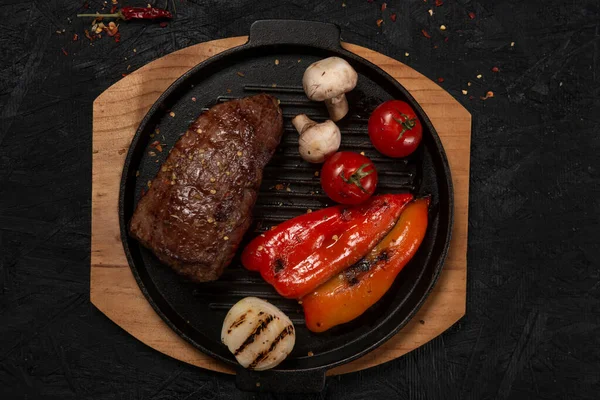 Filete Cerdo Parrilla Con Verduras Especias —  Fotos de Stock