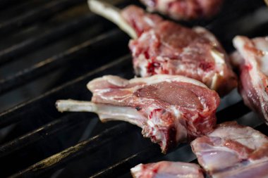 Izgara domuz pirzolası, ev yapımı barbekü..