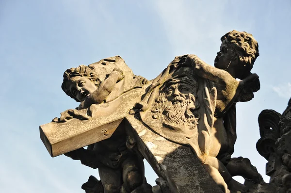 Charles bridge heykeller saint bernard ile Prag bakire — Stok fotoğraf