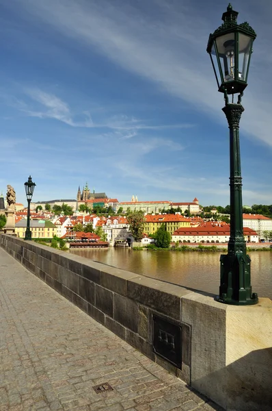 Vista de Praga, Puente Carlos, Río Moldava, Catedral de San Vito — Foto de Stock