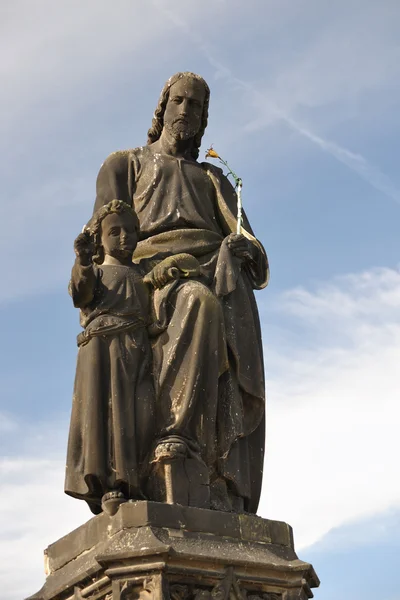 Statyn St joseph på Karlsbron i Prag — Stockfoto