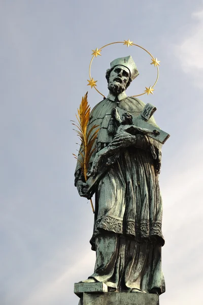 San Juan de Nepomuk, puente de Carlos, Praga — Foto de Stock