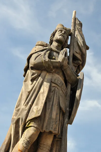 Statyn St wenceslas på Karlsbron i Prag — Stockfoto