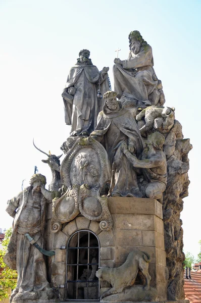 Szobrok-Szent János Matha, Felix, Valois és Ivan a Károly Hidon Prágában — Stock Fotó